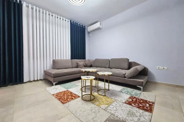 Shtepi me qera Apartament ne Tirane, 1+1, Mobilimi E mobiluar, Pagesa 550  Euro.