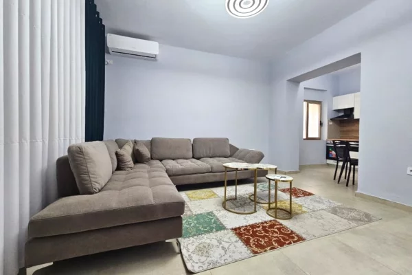 Shtepi me qera Apartament ne Tirane, 1+1, Mobilimi E mobiluar, Pagesa 550  Euro.
