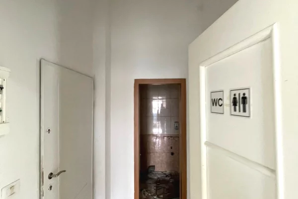 Ambient biznesi me qera 3+1 ne Tirane - 1,000 Euro