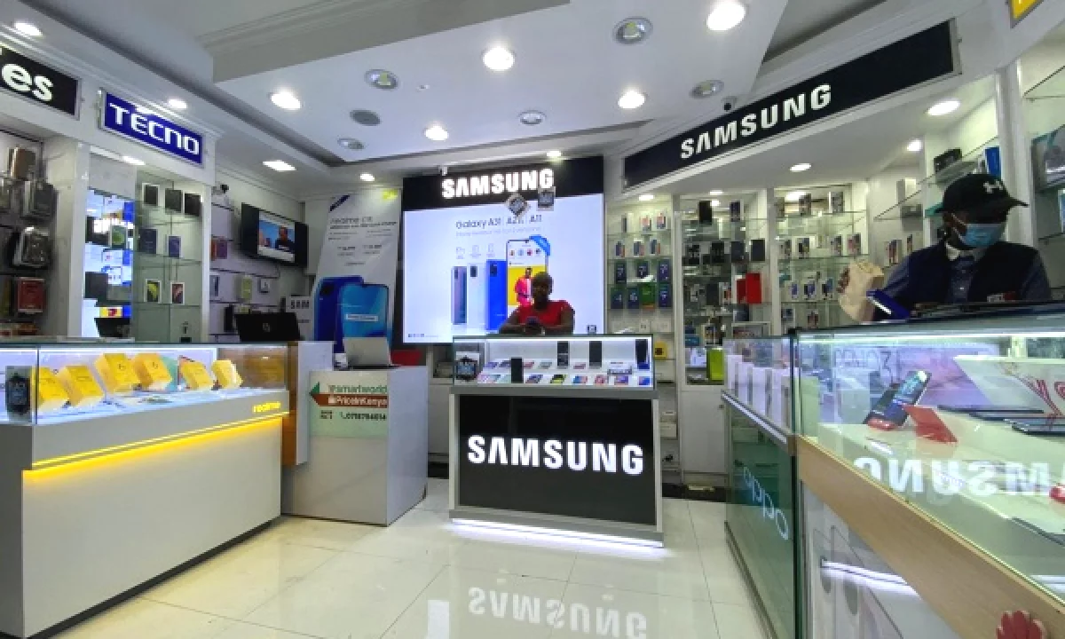 Shitet  biznesi dyqan celularesh ne Bllok.