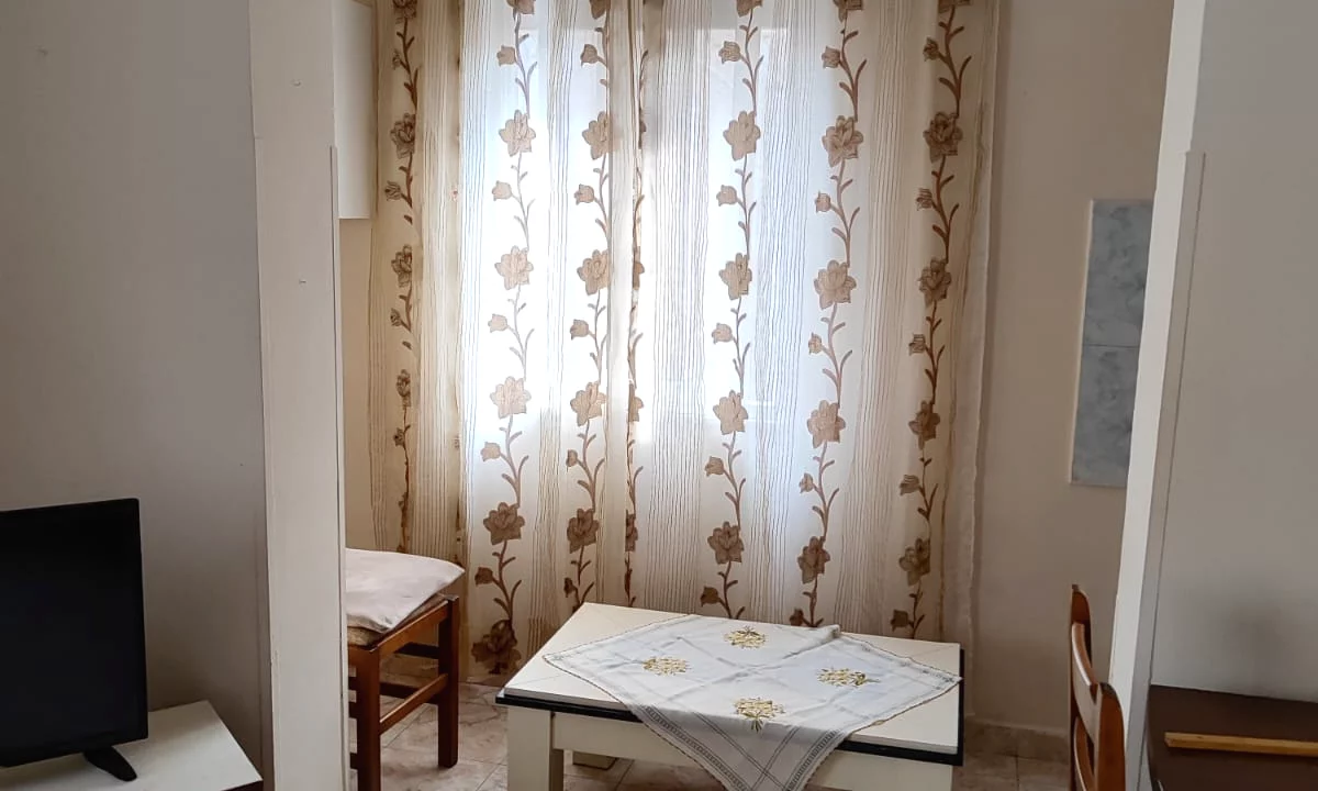 Shtepi me qera Apartament ne Tirane, 1+1, Mobilimi E mobiluar, Pagesa 40,000  Leke.