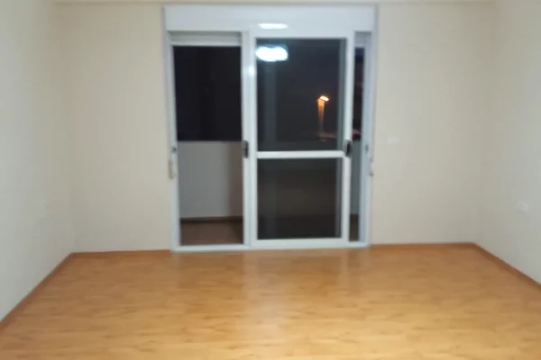 Shtepi ne shitje Apartament ne Tirane, 2+1, Mobilimi Bosh, pa mobiluar, Pagesa 128,000  Euro.