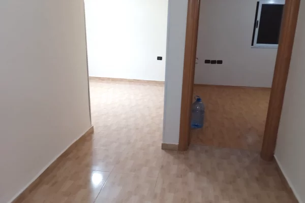 Shtepi ne shitje Apartament ne Tirane, 2+1, Mobilimi Bosh, pa mobiluar, Pagesa 128,000  Euro.