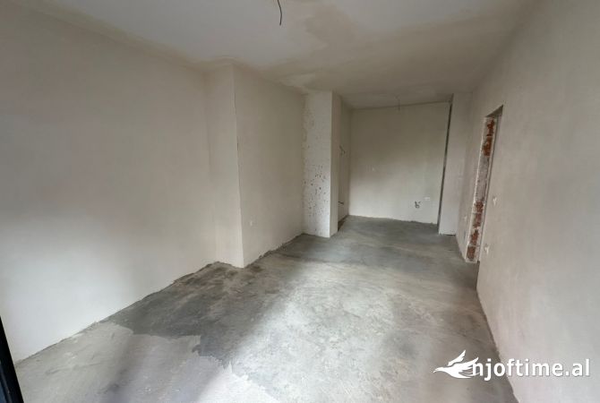 Shtepi ne shitje Apartament ne Tirane, 1+1, Mobilimi Bosh, pa mobiluar, Pagesa 120,000  Euro.