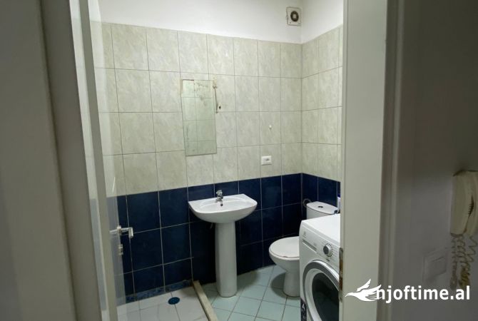 Shtepi ne shitje Apartament ne Tirane, 1+1, Mobilimi E mobiluar, Pagesa 73,000  Euro.