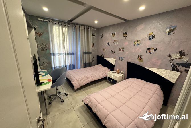 Shtepi ne shitje Apartament ne Tirane, 2+1, Mobilimi E mobiluar, Pagesa 210,000  Euro.