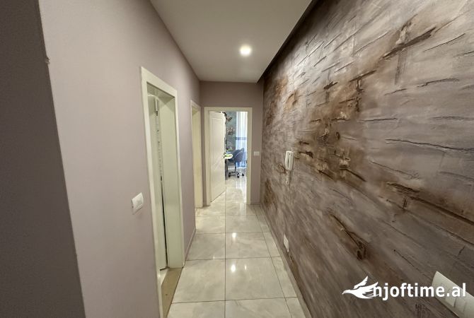 Shtepi ne shitje Apartament ne Tirane, 2+1, Mobilimi E mobiluar, Pagesa 210,000  Euro.