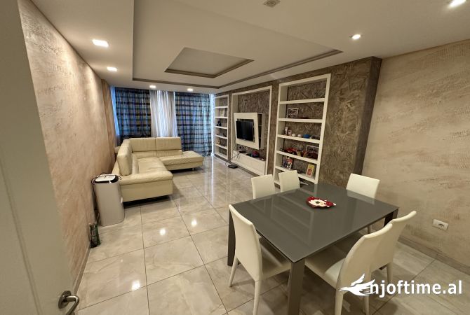 Shtepi ne shitje Apartament ne Tirane, 2+1, Mobilimi E mobiluar, Pagesa 210,000  Euro.