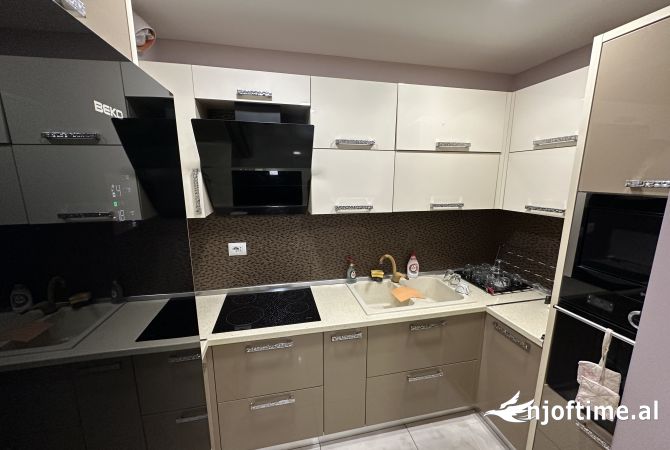 Shtepi ne shitje Apartament ne Tirane, 2+1, Mobilimi E mobiluar, Pagesa 210,000  Euro.