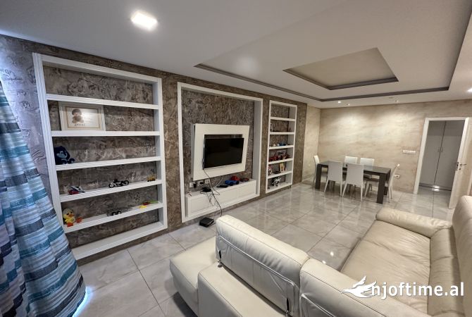 Shtepi ne shitje Apartament ne Tirane, 2+1, Mobilimi E mobiluar, Pagesa 210,000  Euro.