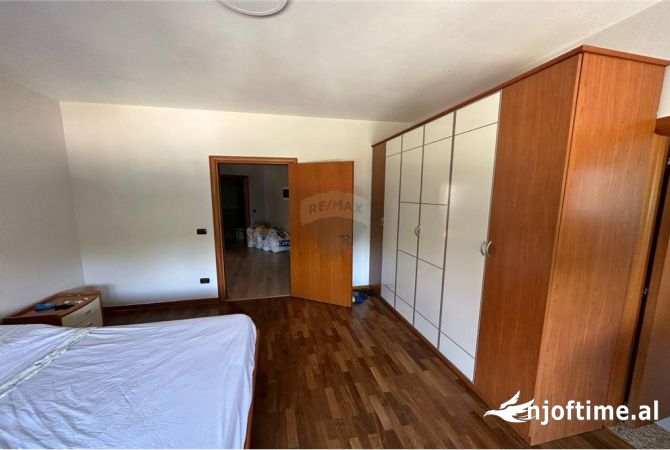 Shtepi me qera Apartament ne Tirane, 3+1, Mobilimi E mobiluar, Pagesa 1,300  Euro.