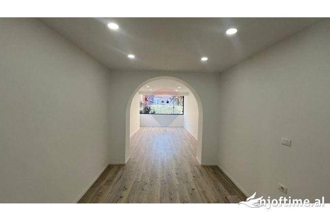 Ambient biznesi me qera 1+1 ne Tirane - 701 Euro