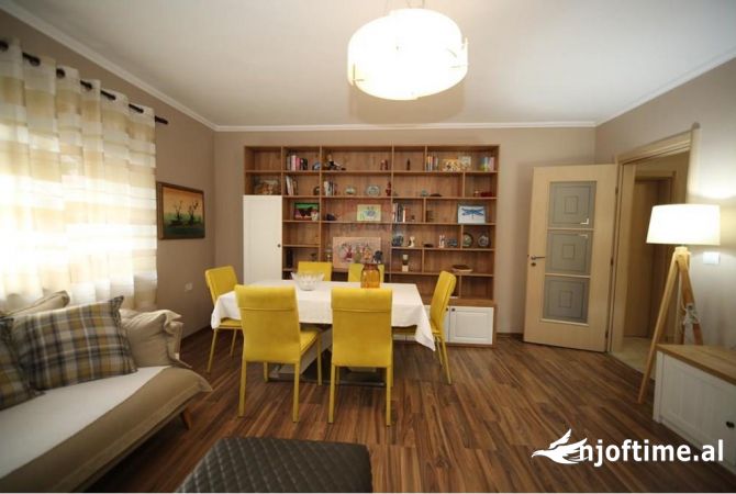 Shtepi me qera 2+1 ne Tirane - 701 Euro