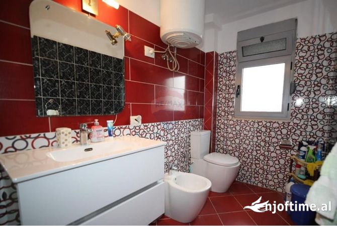 Shtepi me qera Apartament ne Tirane, 2+1, Mobilimi E mobiluar, Pagesa 701  Euro.