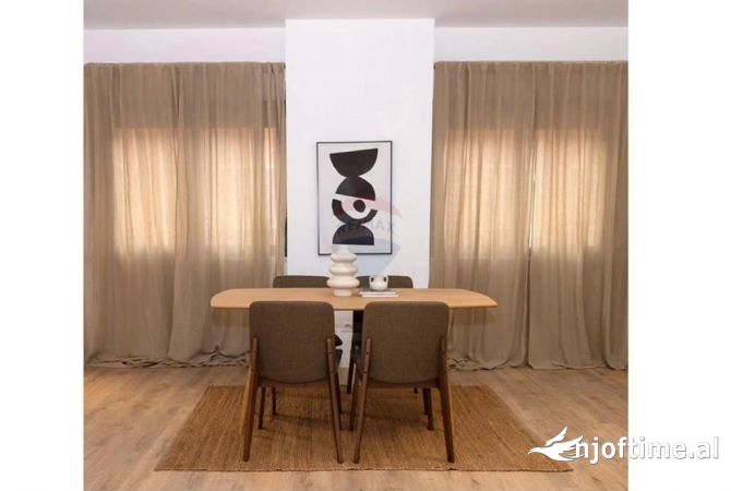 Shtepi ne shitje Apartament ne Tirane, 3+1, Mobilimi E mobiluar, Pagesa 350,001  Euro.