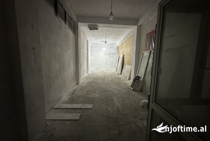 Ambient biznesi me qera 4+1 ne Tirane - 400 Euro