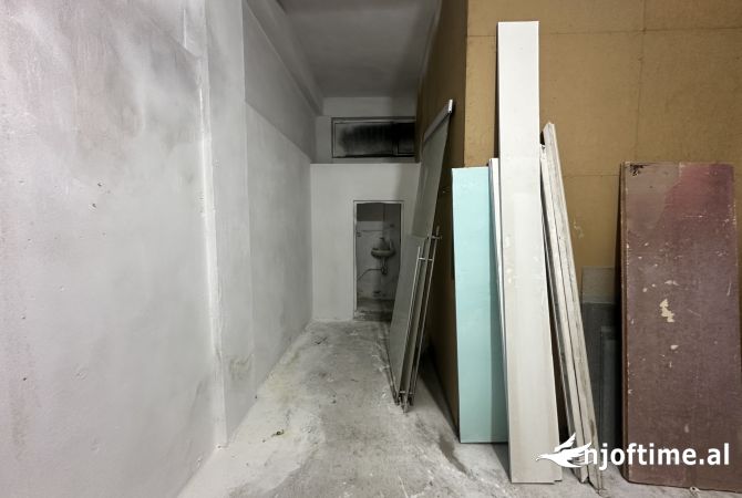Ambient biznesi me qera 4+1 ne Tirane - 400 Euro
