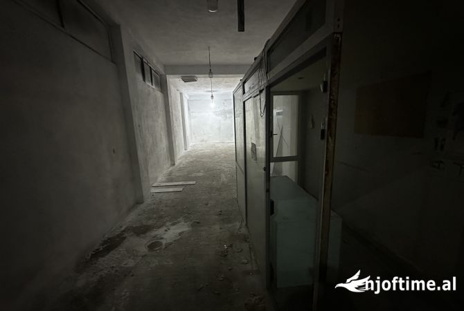 Ambient biznesi me qera 4+1 ne Tirane - 400 Euro