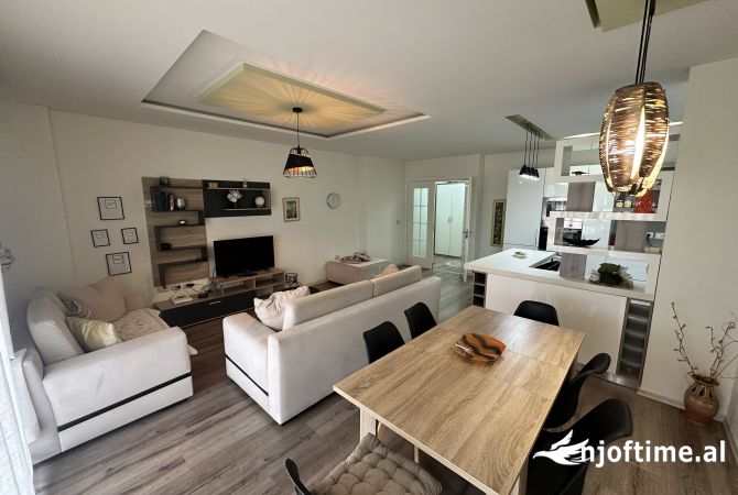 Shtepi me qera Apartament ne Tirane, 3+1, Mobilimi E mobiluar, Pagesa 1,200  Euro.