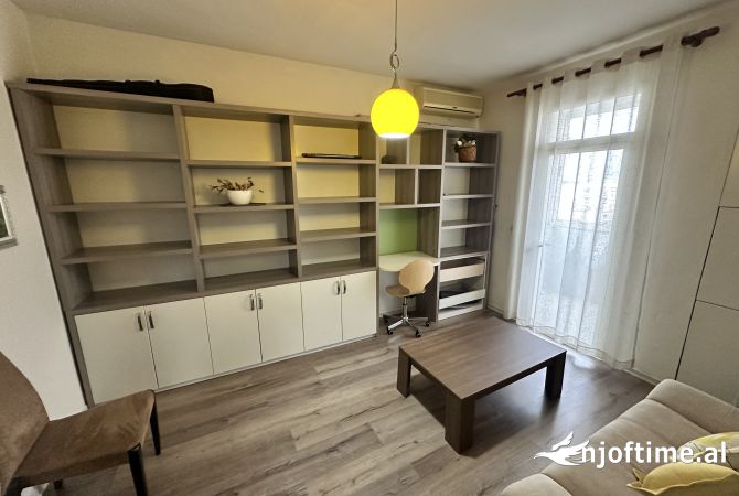 Shtepi me qera Apartament ne Tirane, 3+1, Mobilimi E mobiluar, Pagesa 1,200  Euro.