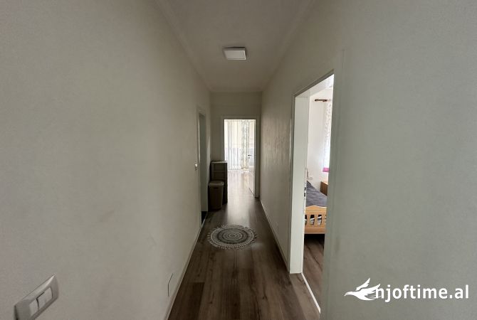 Shtepi me qera Apartament ne Tirane, 3+1, Mobilimi E mobiluar, Pagesa 1,200  Euro.