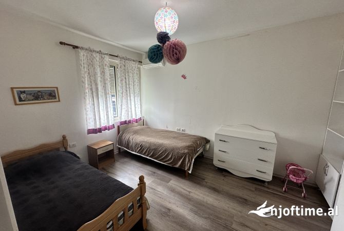 Shtepi me qera Apartament ne Tirane, 3+1, Mobilimi E mobiluar, Pagesa 1,200  Euro.