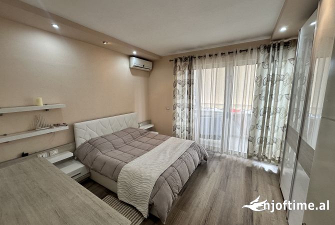 Shtepi me qera Apartament ne Tirane, 3+1, Mobilimi E mobiluar, Pagesa 1,200  Euro.