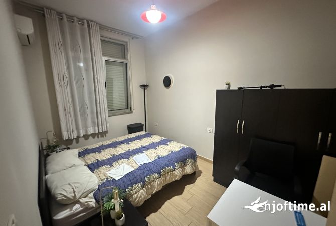 Shtepi me qera Apartament ne Tirane, 3+1, Mobilimi E mobiluar, Pagesa 1,400  Euro.