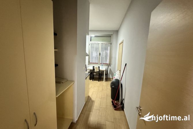 Shtepi me qera Apartament ne Tirane, 3+1, Mobilimi E mobiluar, Pagesa 1,400  Euro.