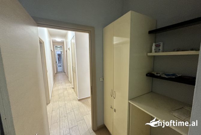 Shtepi me qera Apartament ne Tirane, 3+1, Mobilimi E mobiluar, Pagesa 1,400  Euro.
