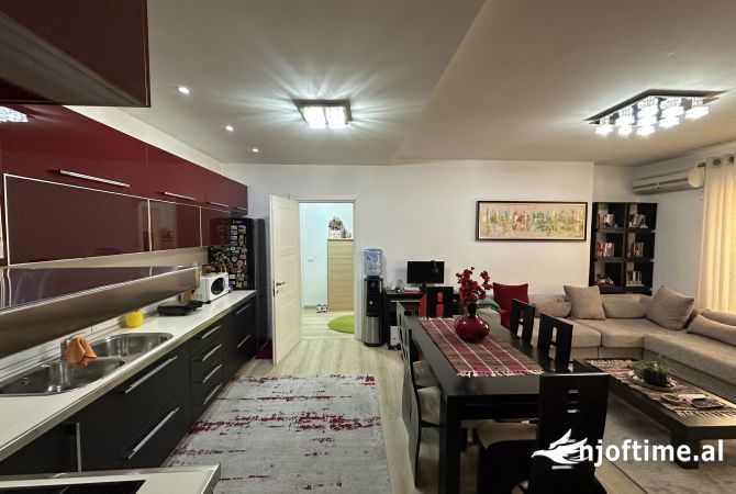 Shtepi me qera Apartament ne Tirane, 2+1, Mobilimi E mobiluar, Pagesa 550  Euro.