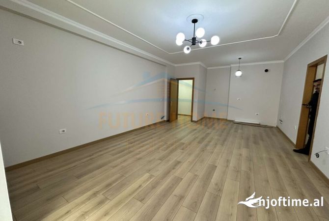 Shtepi ne shitje Apartament ne Tirane, 2+1, Mobilimi Bosh, pa mobiluar, Pagesa 138,001  Euro.