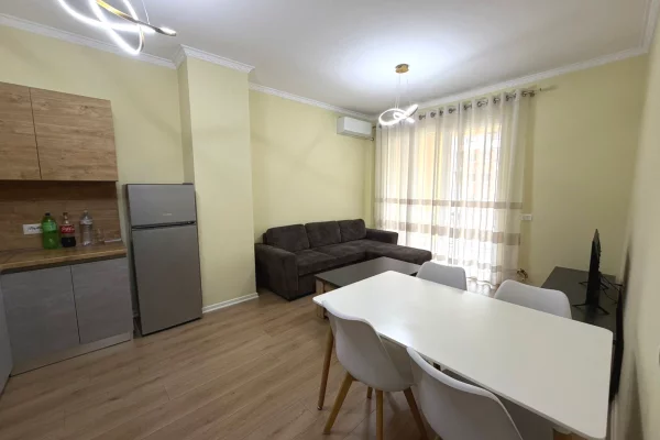 Shtepi me qera 2+1 ne Tirane - 57,000 Leke