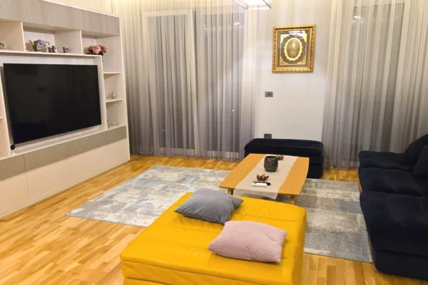 Shtepi me qera 2+1 ne Tirane - 2,000 Euro