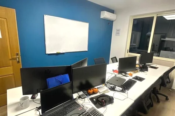 Business Property for Rent 3+1 in Tirana - 250,000 Leke