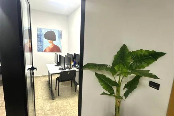 🏢 Zyre me Qira 4 Ambiente Pune – Bllok, Tirane