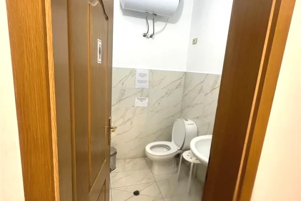 🏢 Zyre me Qira 4 Ambiente Pune – Bllok, Tirane