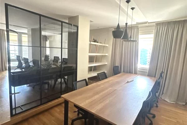 🏢 Zyre Moderne me Qira  – Blloku, Tirane