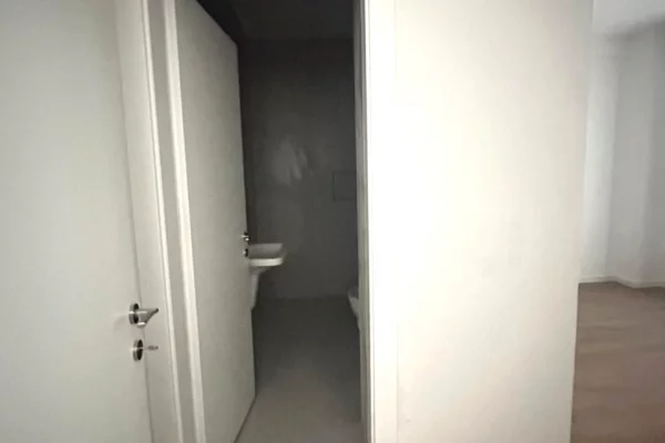 🏢 Ambient me Qira – Ideal per Zyra ose Klinika 📍 📍 Rezidenca Mine Peza, Tirane