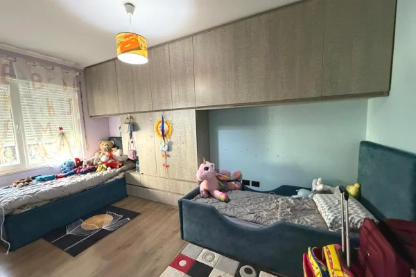 Shtepi ne shitje Apartament ne Tirane, 2+1, Mobilimi E mobiluar, Pagesa 350,000  Euro.