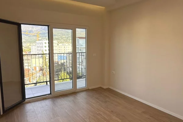 Shtepi ne shitje Apartament ne Tirane, 1+1, Mobilimi Bosh, pa mobiluar, Pagesa 82,400  Euro.