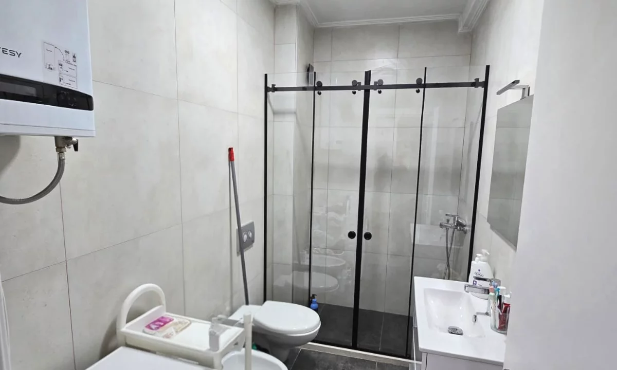 Appartamento in vendita a Tirana 1+1, Arredato