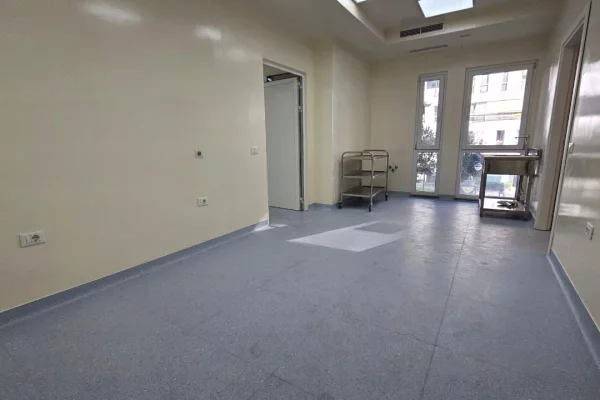 Ambient biznesi me qera 3+1 ne Tirane - 2,500 Euro