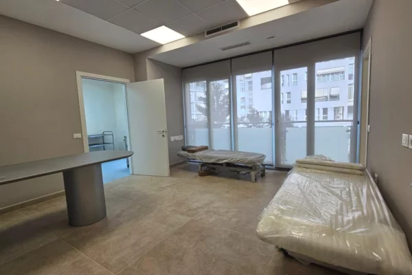 🏥✨ JEPET ME QIRA AMBIENT PER KLINIKE — Kika 2 | Komuna e Parisit