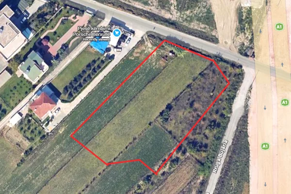 Truall ose Toke ne Tirane - 372,000 Euro