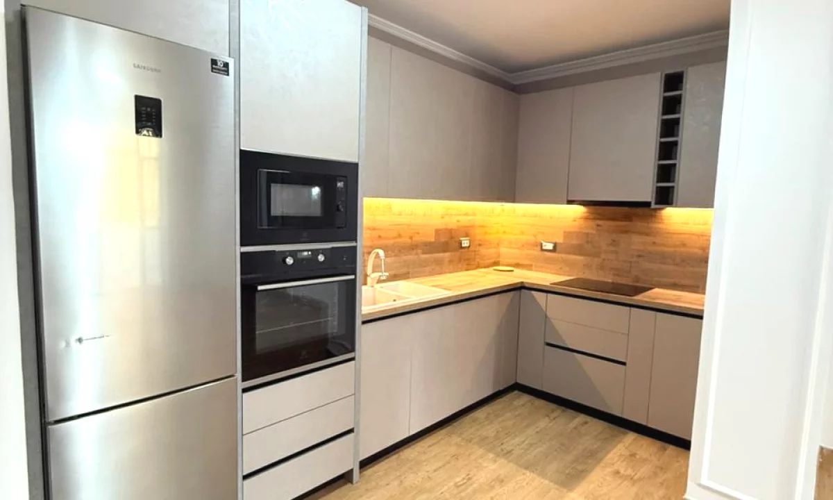 Appartamento in affitto a Tirana 2+1, SemiArredato