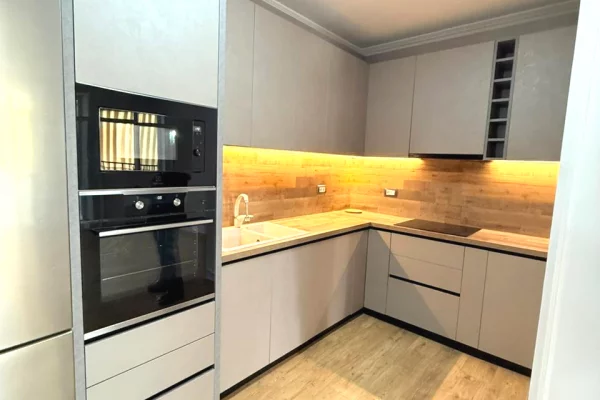 Appartamento in affitto a Tirana 2+1, SemiArredato