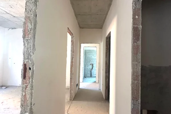 Shtepi ne shitje Apartament ne Tirane, 2+1, Mobilimi Bosh, pa mobiluar, Pagesa 330,000  Euro.