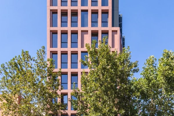 Ambient biznesi me qera 3+1 ne Tirane - 1,000 Euro