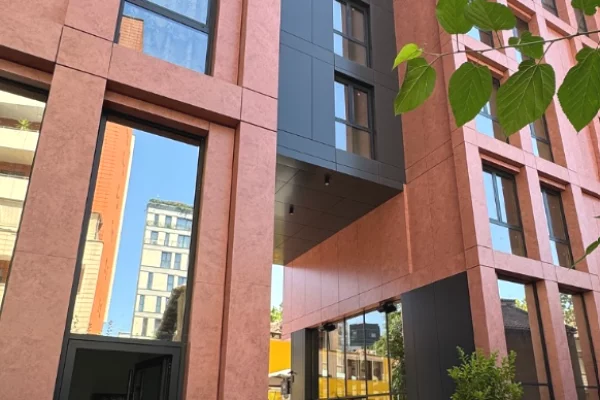 Ambient biznesi me qera 3+1 ne Tirane - 1,000 Euro